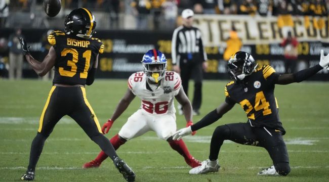 Steelers Secure Narrow Win Over Giants with Late Game Heroics